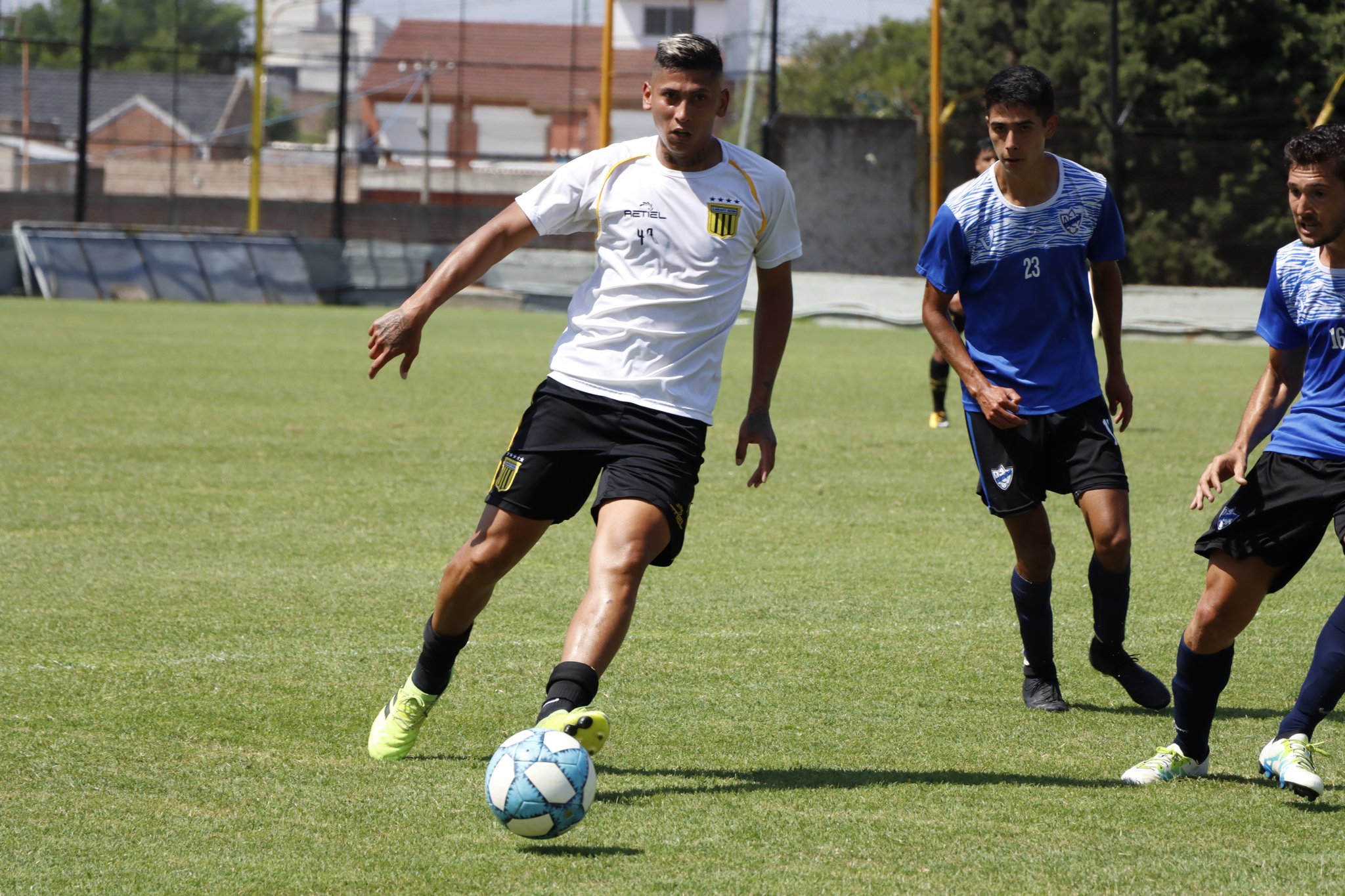 Almirante Brown perdió ante Midland en un nuevo amistoso