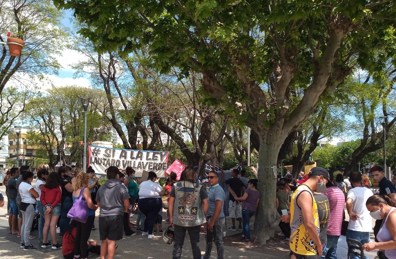 LAUTARO VILLAVERDE: RECLAMARON JUSTICIA POR EL JOVEN ASESINADO