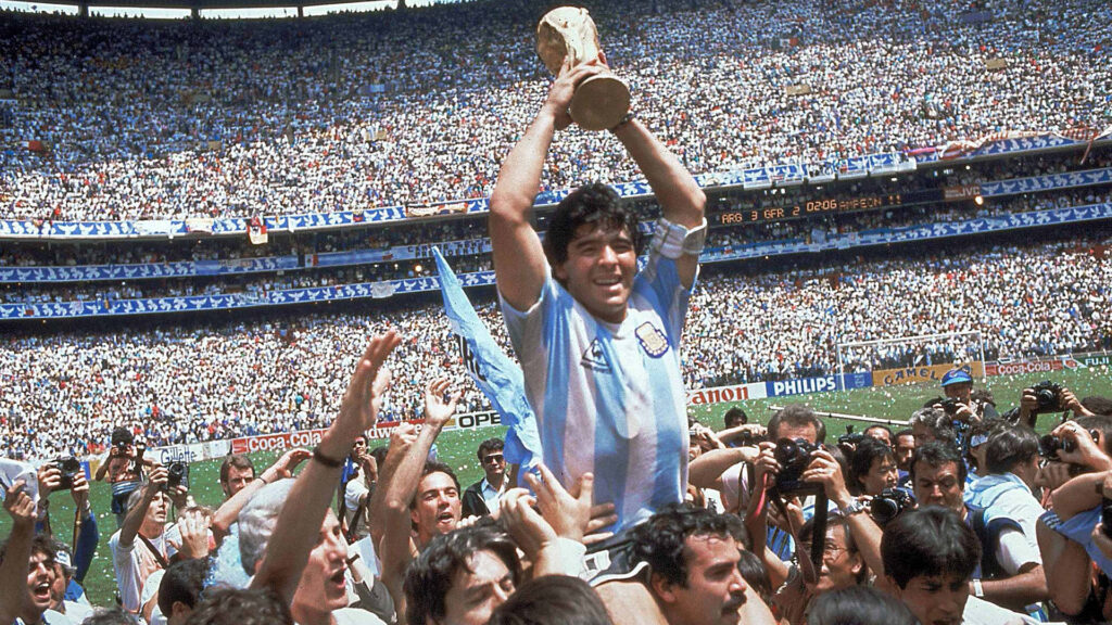 CONMOCIÓN TOTAL: MURIÓ DIEGO ARMANDO MARADONA