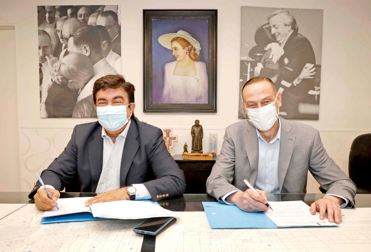 Espinoza firmó dos convenios de viabilidad con La Nación