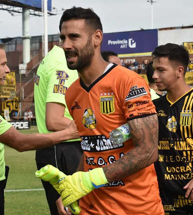 Facundo Andújar: El arquero de Almirante Brown se retira del fútbol