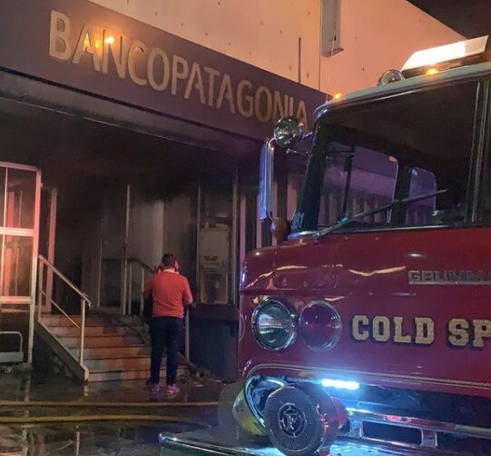 EN LLAMAS: Se prendió fuego un Banco Patagonia de San Justo