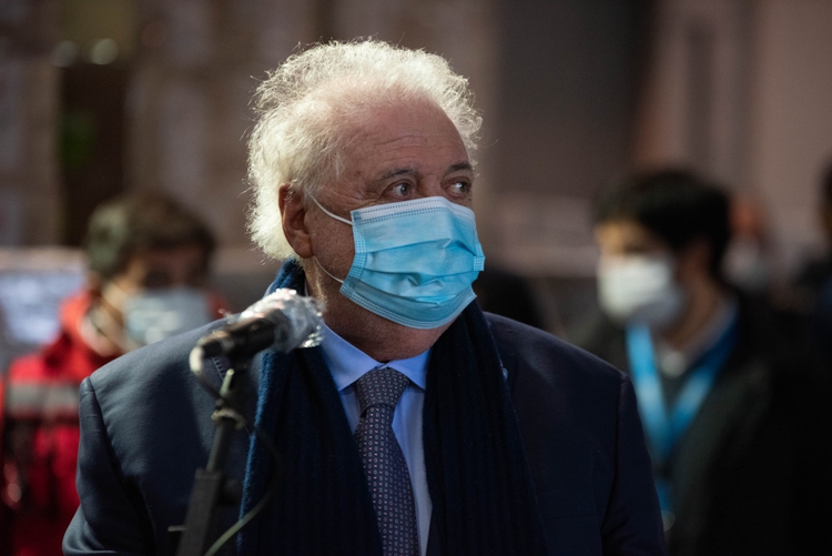 EFECTOS ADVERSOS:  La información oficial sobre las vacunas del COVID-19