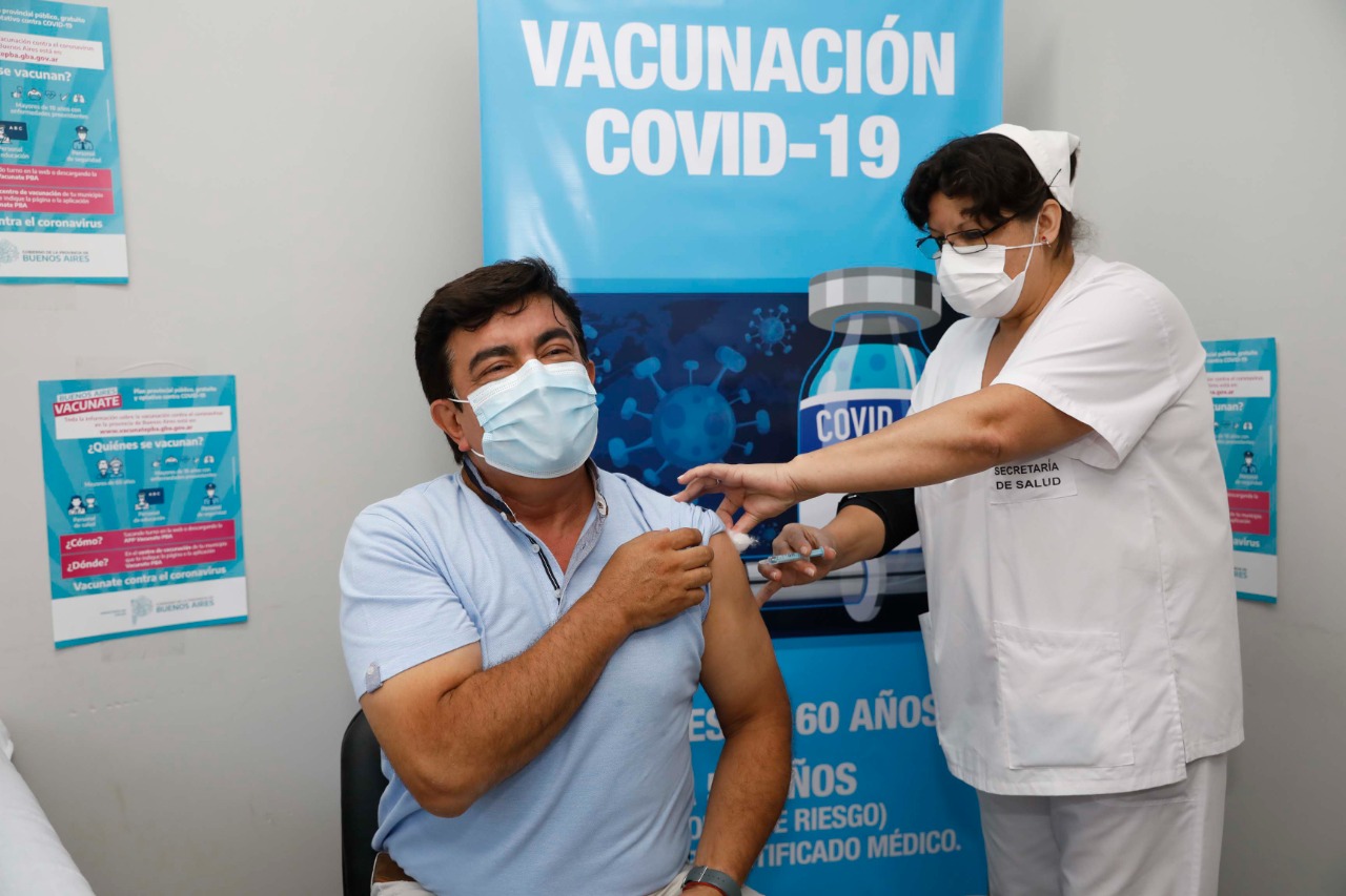 FERNANDO ESPINOZA SE VACUNÓ CONTRA EL COVID-19