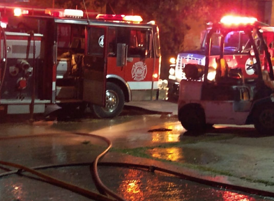 ISIDRO CASANOVA: Los bomberos voluntarios apagaron un incendio en un depósito