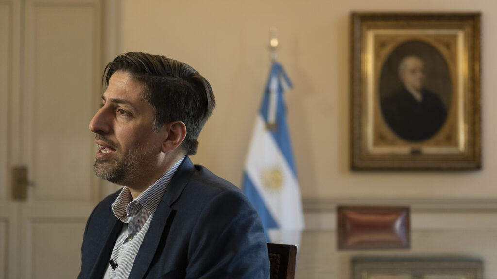 LA VACUNACIÓN DE DOCENTES FUE CONFIRMADA POR EL GOBIERNO: ¿Cómo serán las etapas?