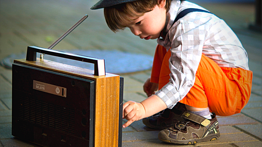 DÍA DE LA RADIO: El nacimiento del contínuo sonoro