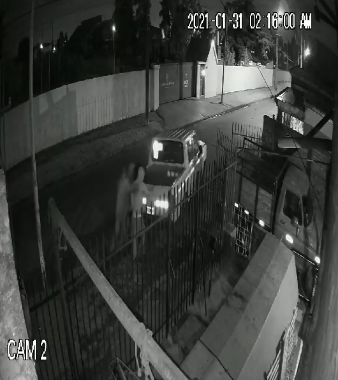ROBO EN VILLA LUZURIAGA: Se llevaron una camioneta