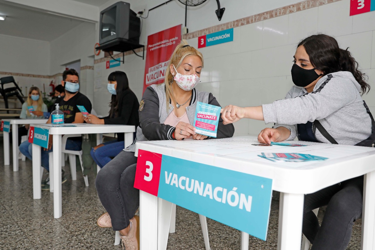 FERNANDO ESPINOZA: Supervisó las escuelas donde vacunarán contra Covid-19