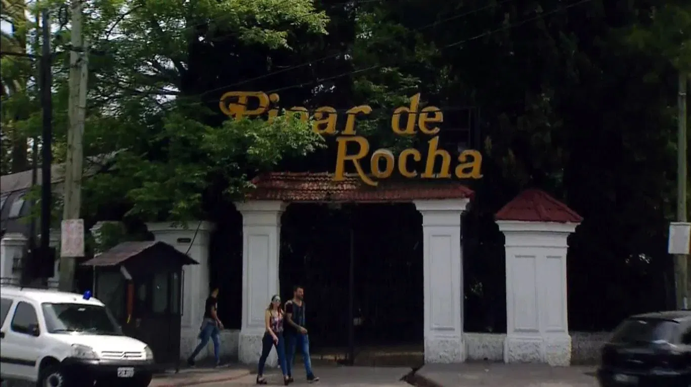 POLÉMICA EN REDES POR UNA PELEA EN PINAR DE ROCHA (Vídeo)