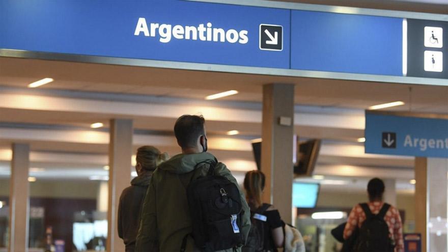 NUEVAS RESTRICCIONES: ¿Es conveniente viajar al exterior en este contexto?