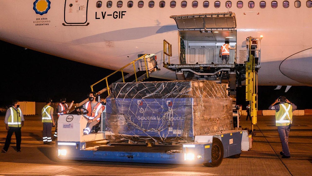 800 mil dosis de Sputnik V llegaron a Argentina: ¿Cómo se distribuirán?