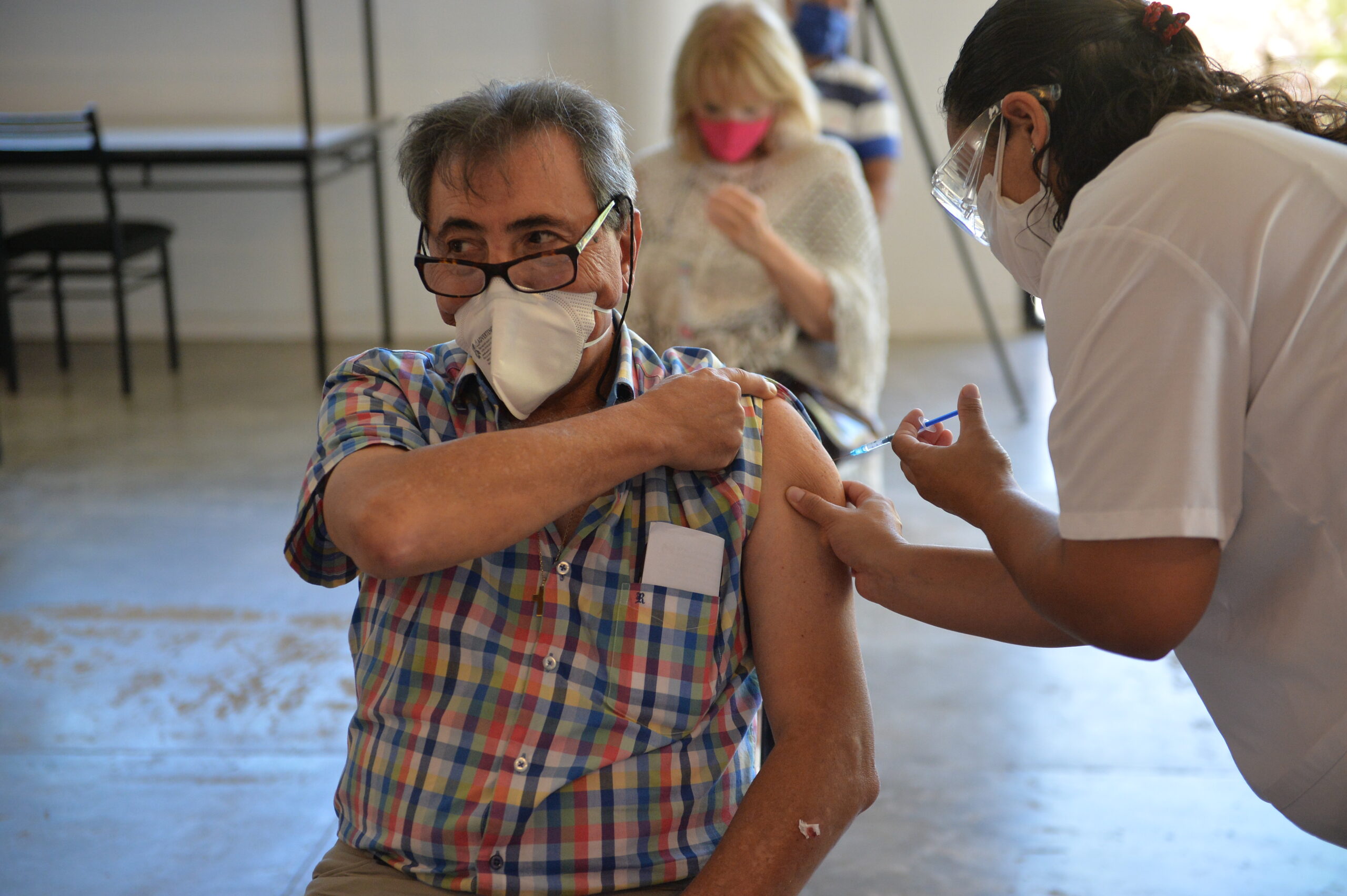 VACUNACIÓN EN BUENOS AIRES: Anunciaron que ya vacunaron al 94% del personal sanitario registrado