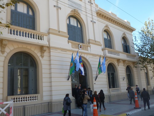 Aumento salarial, posibles ascensos y pases a planta para municipales de La Matanza