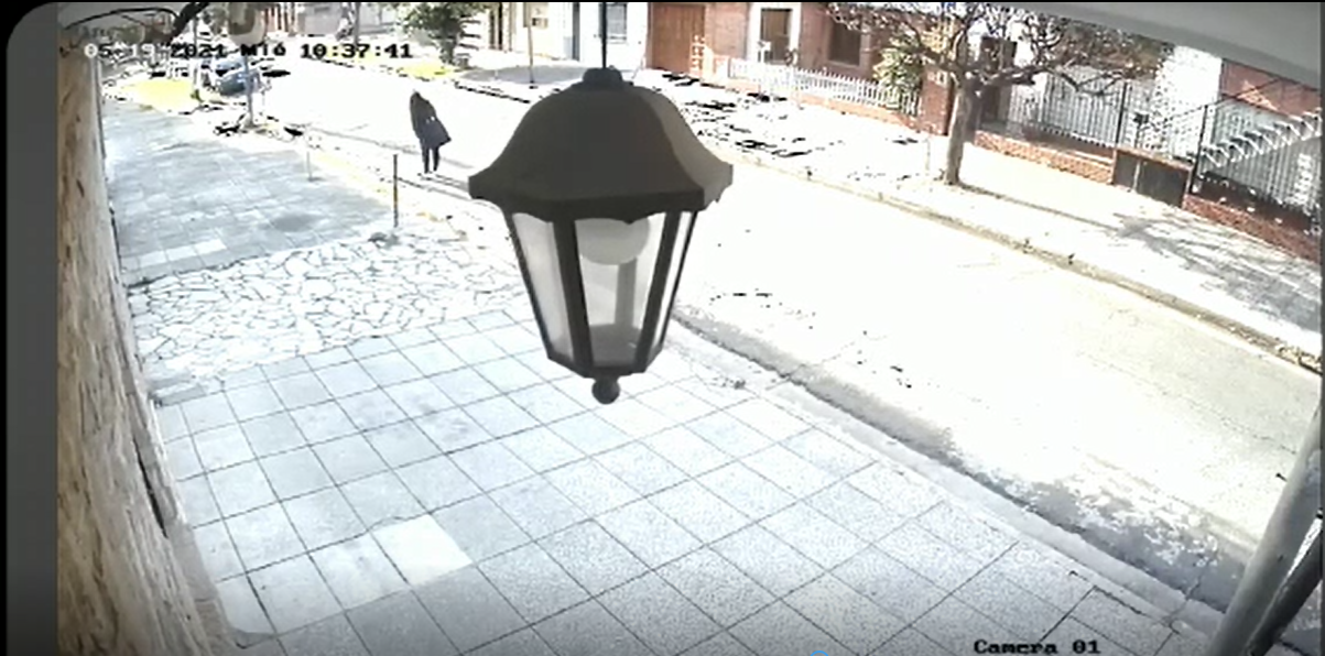 Ramos Mejía: Dos motochorros asaltaron a una mujer mientras iba caminando