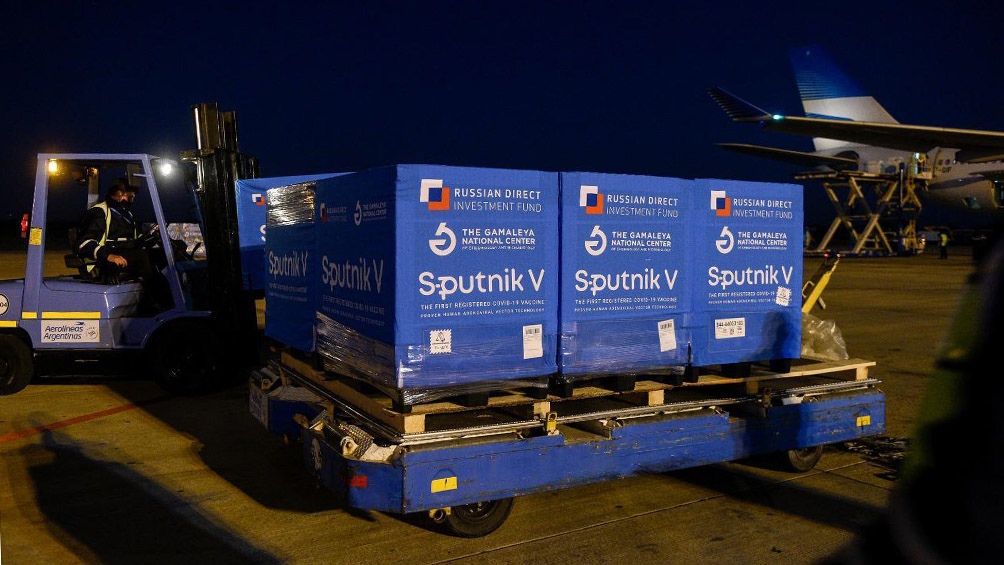 Esta tarde, se espera el arribo de dosis de AstraZeneca provenientes de Estados Unidos y Sputnik V que llegarán desde Moscú a Argentina.