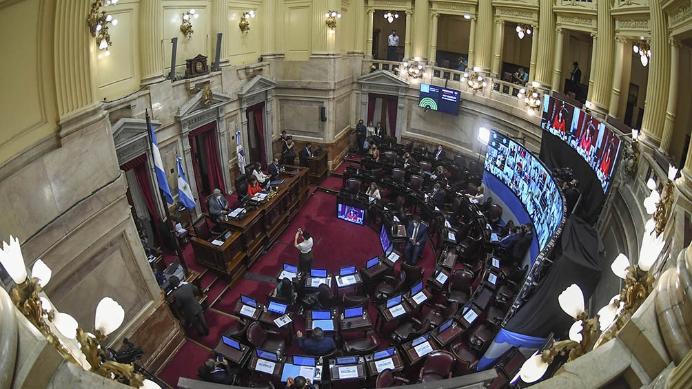 Senado debate