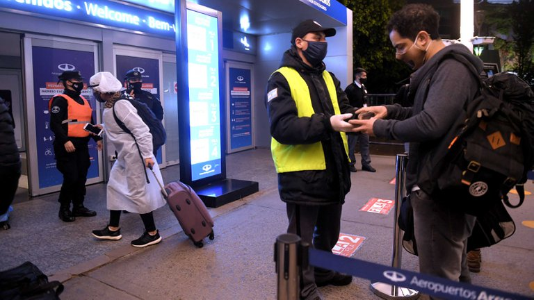 Variante Delta: Se detectaron dos casos, una de las más agresivas del coronavirus 