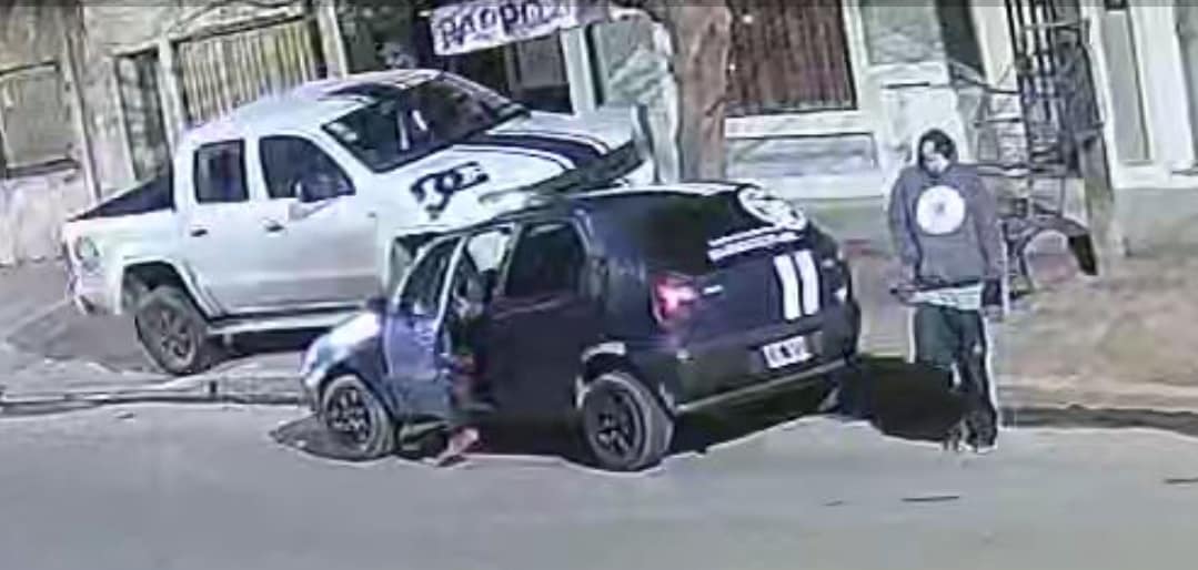 Villa Luzuriaga: Robaron un auto y la víctima identificó al ladrón (Vídeo)