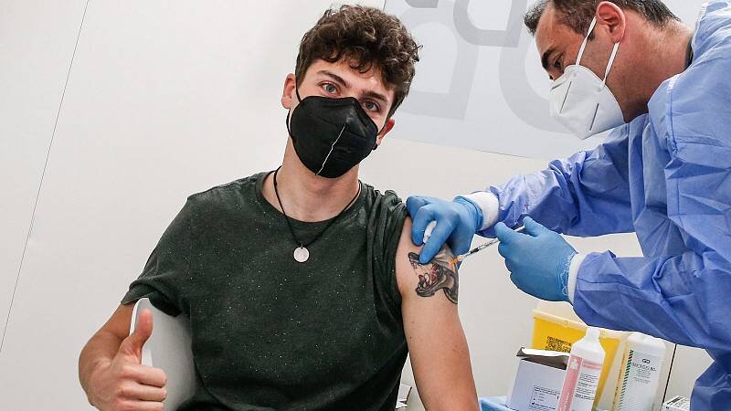 Moderna se aplicará a adolescentes: ¿Cómo será la nueva etapa del plan de vacunación?