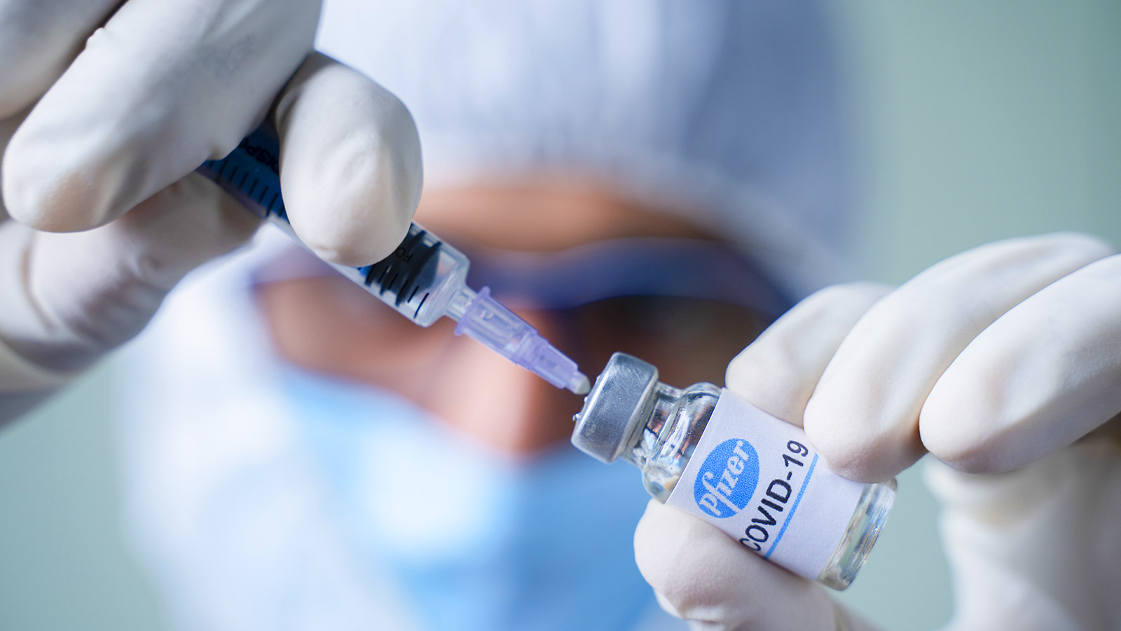 La vacuna de Pfizer no causa problemas graves en el sistema cardiovascular de los adultos mayores