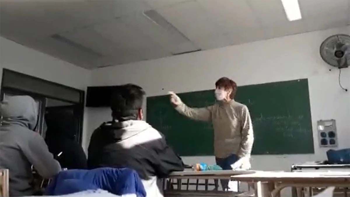 REPERCUSIONES POR EL VÍDEO DE LA DOCENTE K: Video completo y el estallido social