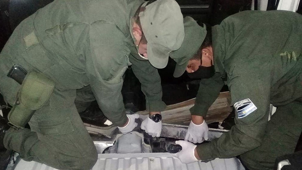 Gendarmería secuestró 21 kilos de cocaína y detuvieron a tres personas en La Matanza, Formosa y Salta