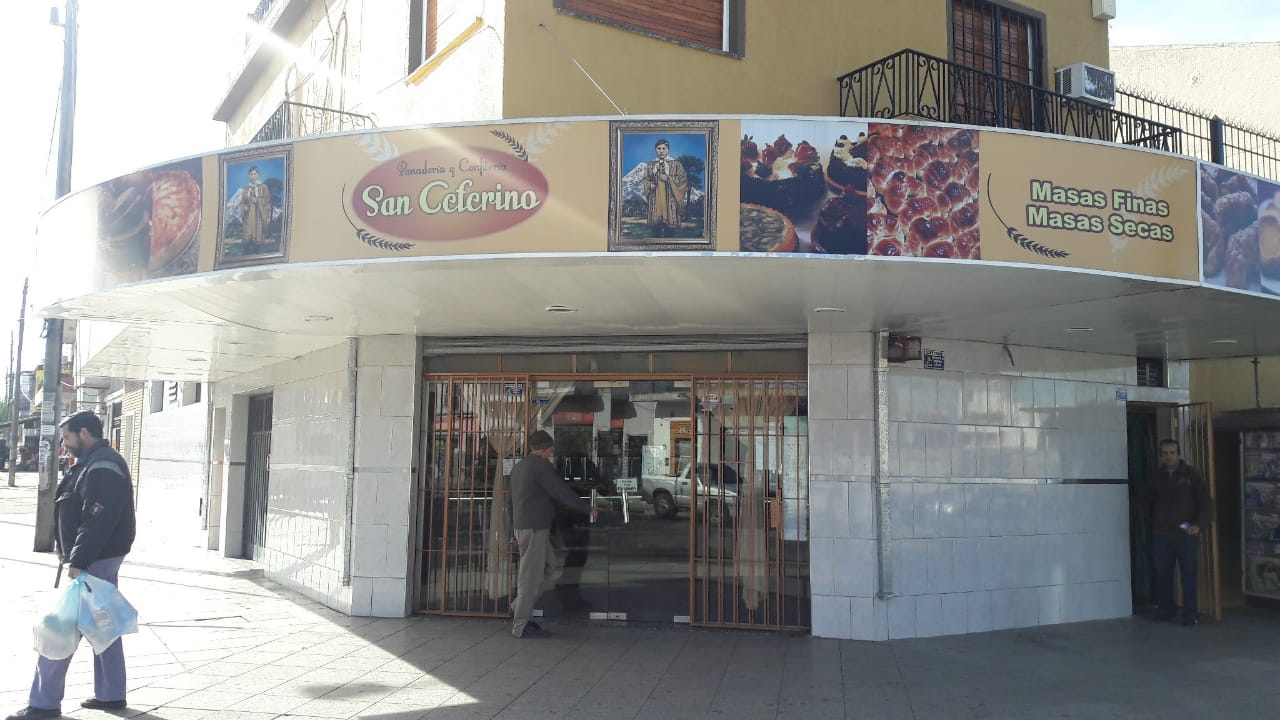 Sobrevivir a la pandemia: Entrevista a los dueños de una emblemática panadería de Isidro Casanova