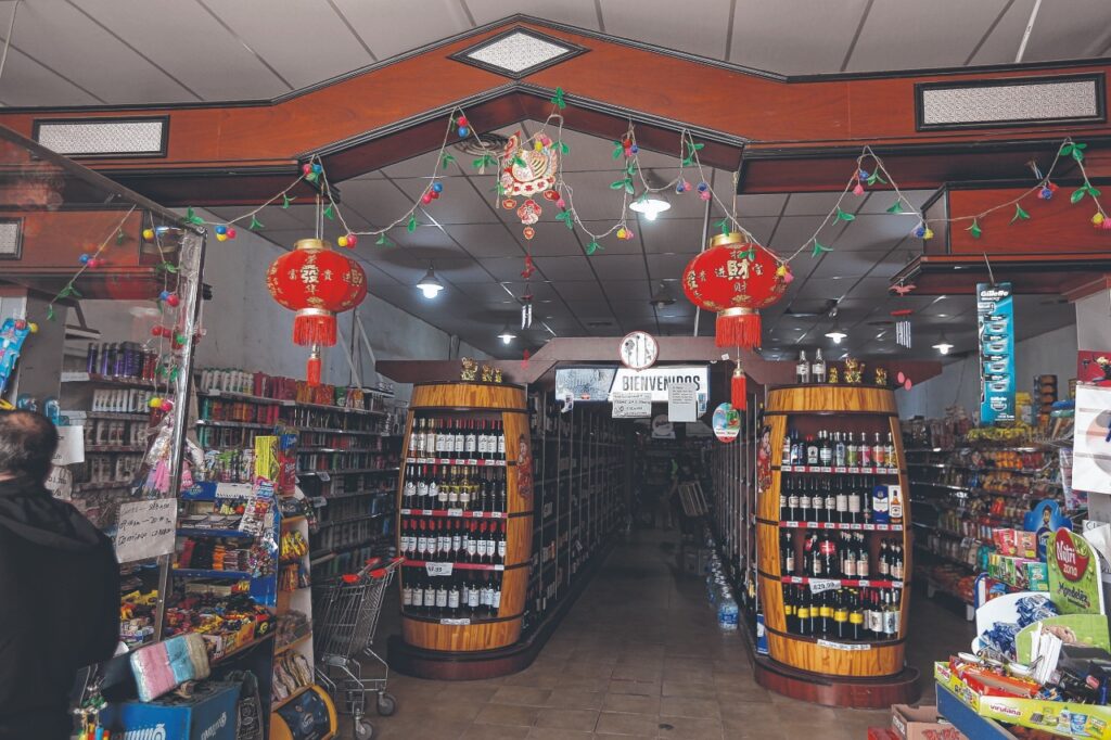 Villa Luzuriaga mafia china
