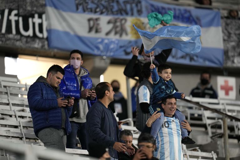 Vuelven los hinchas al fútbol argentino: los mejores memes sobre el anuncio del gobierno