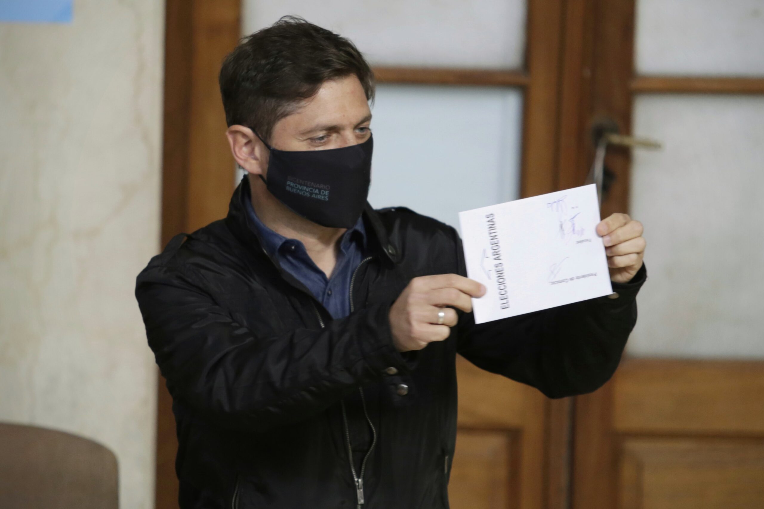 Axel Kicillof votó y pidió: “Voten con memoria”