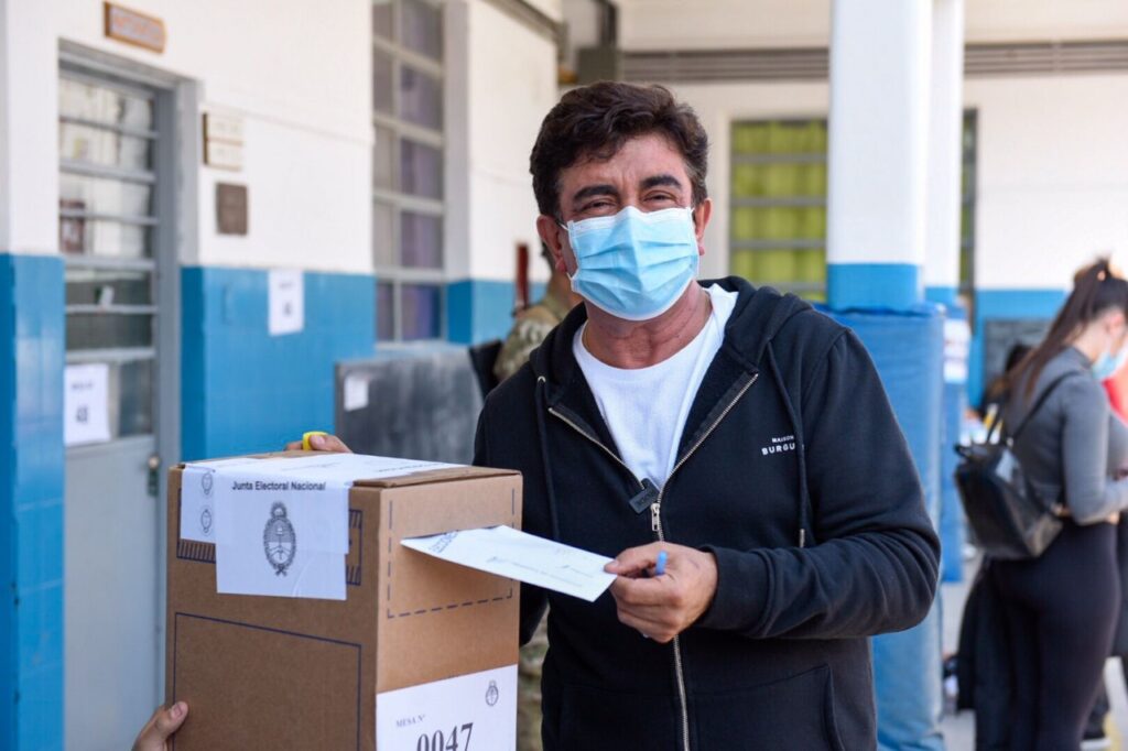 Fernando Espinoza votó