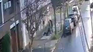 golpearon a una maestra