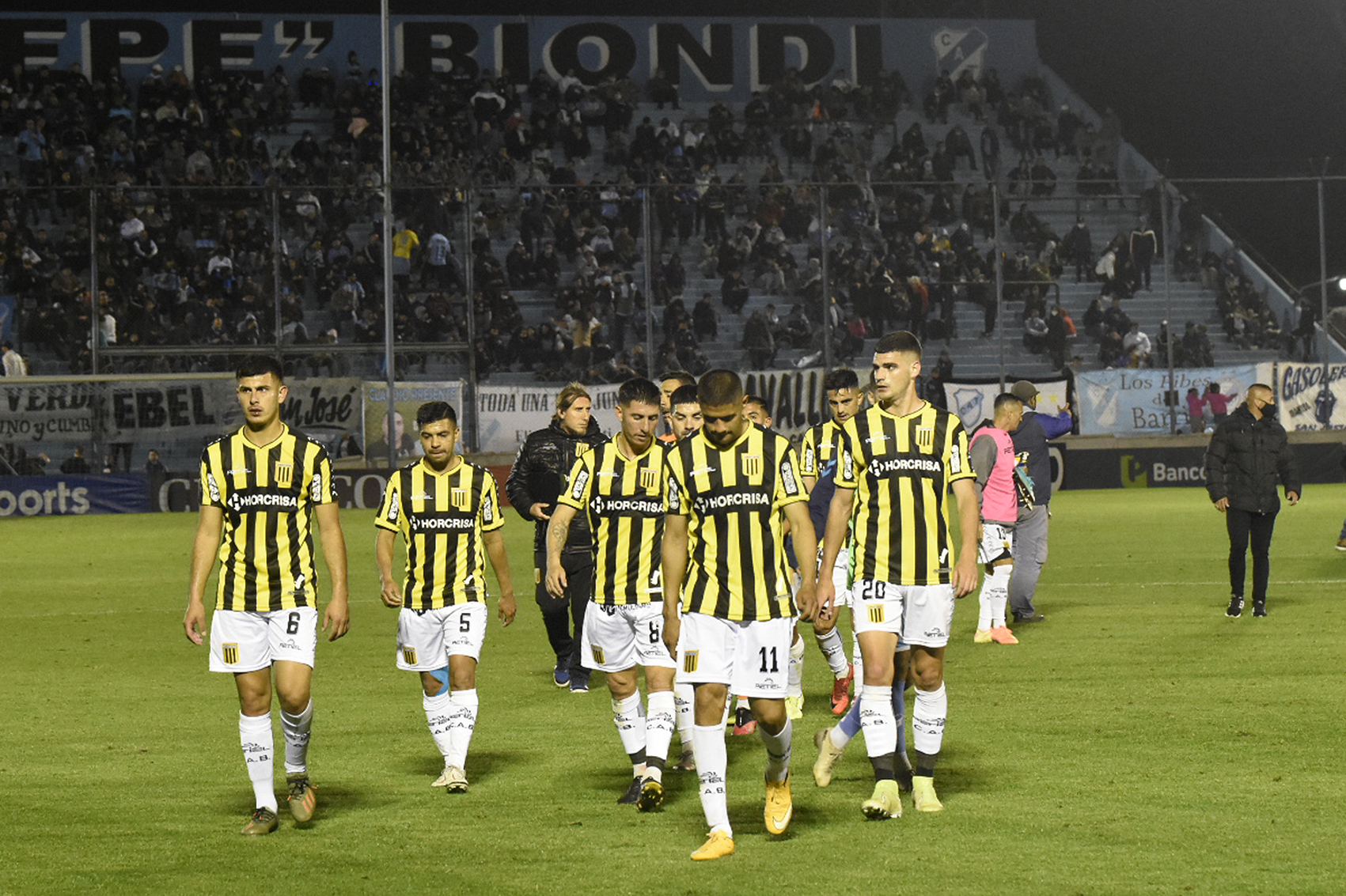 Almirante Brown enfrenta a Deportivo Maipú con la obligación de sumar