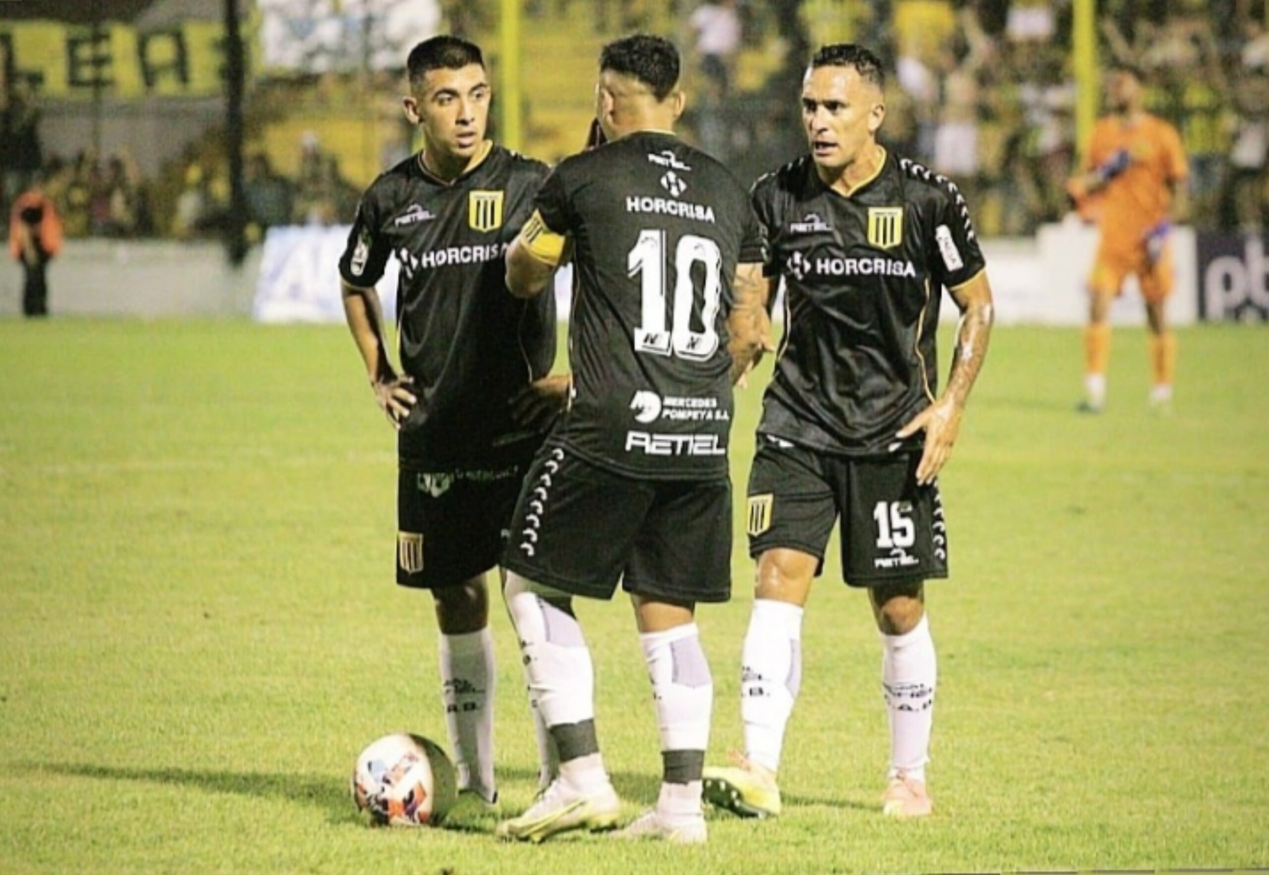 Almirante Brown se enfrenta ante Independiente Rivadavia por los cuartos de final del reducido