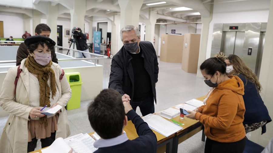 Alberto Fernández votó