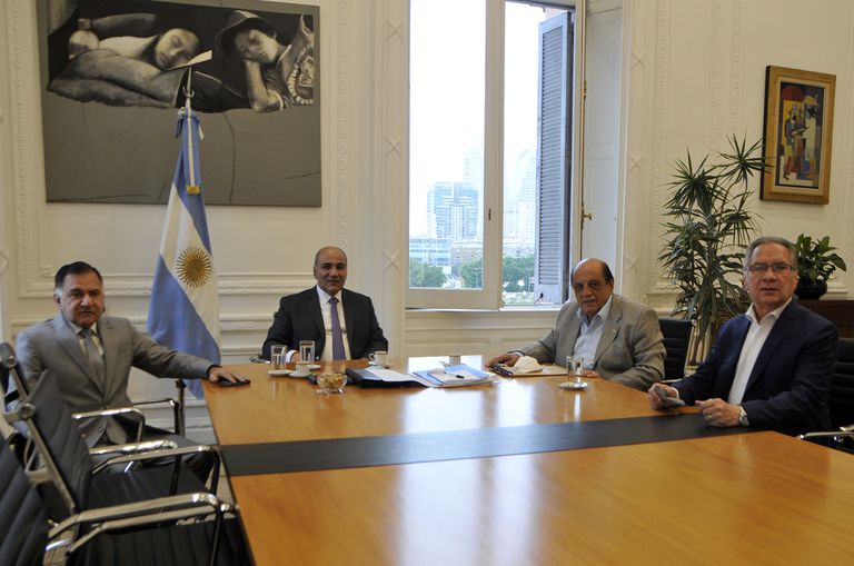 Juan Manzur se reunió con intendentes bonaerenses para analizar el control de precios