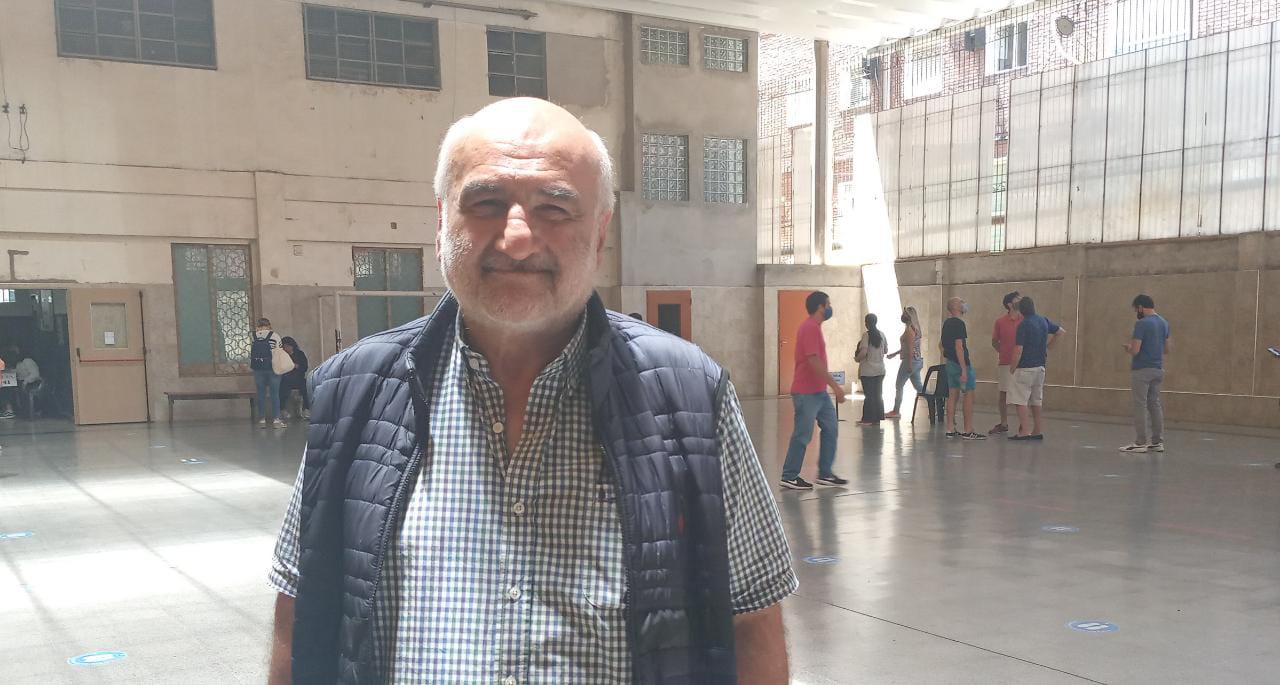 Arturo Ter Akopian votó y criticó la grieta: “la democracia no viene dando respuestas”