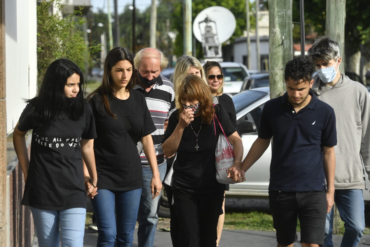 Velatorio del kiosquero Roberto Sabo: La despedida de sus familiares y amigos