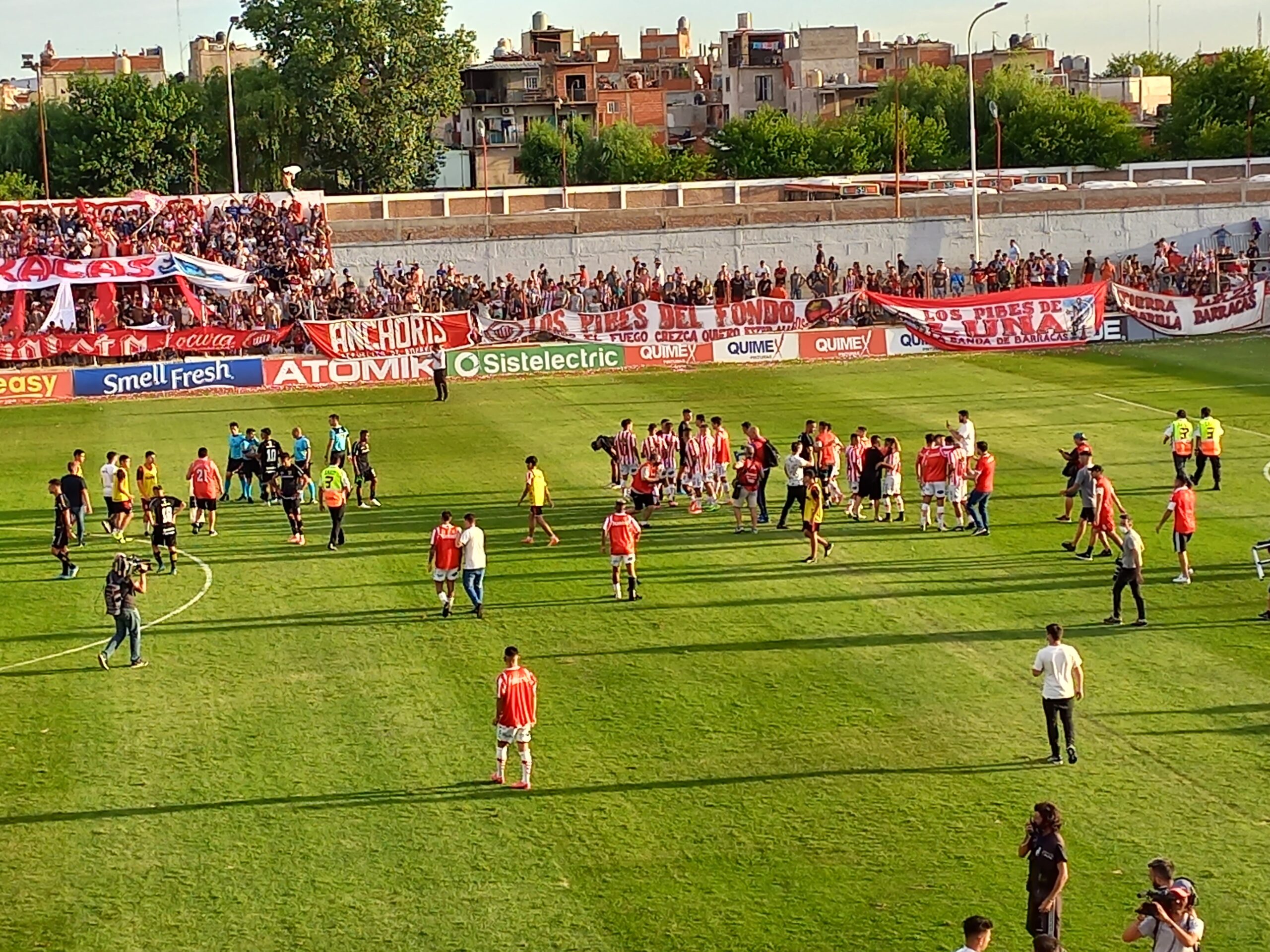 Almirante Brown perdió 3 a 2 con Barracas Central y quedó eliminado del reducido 