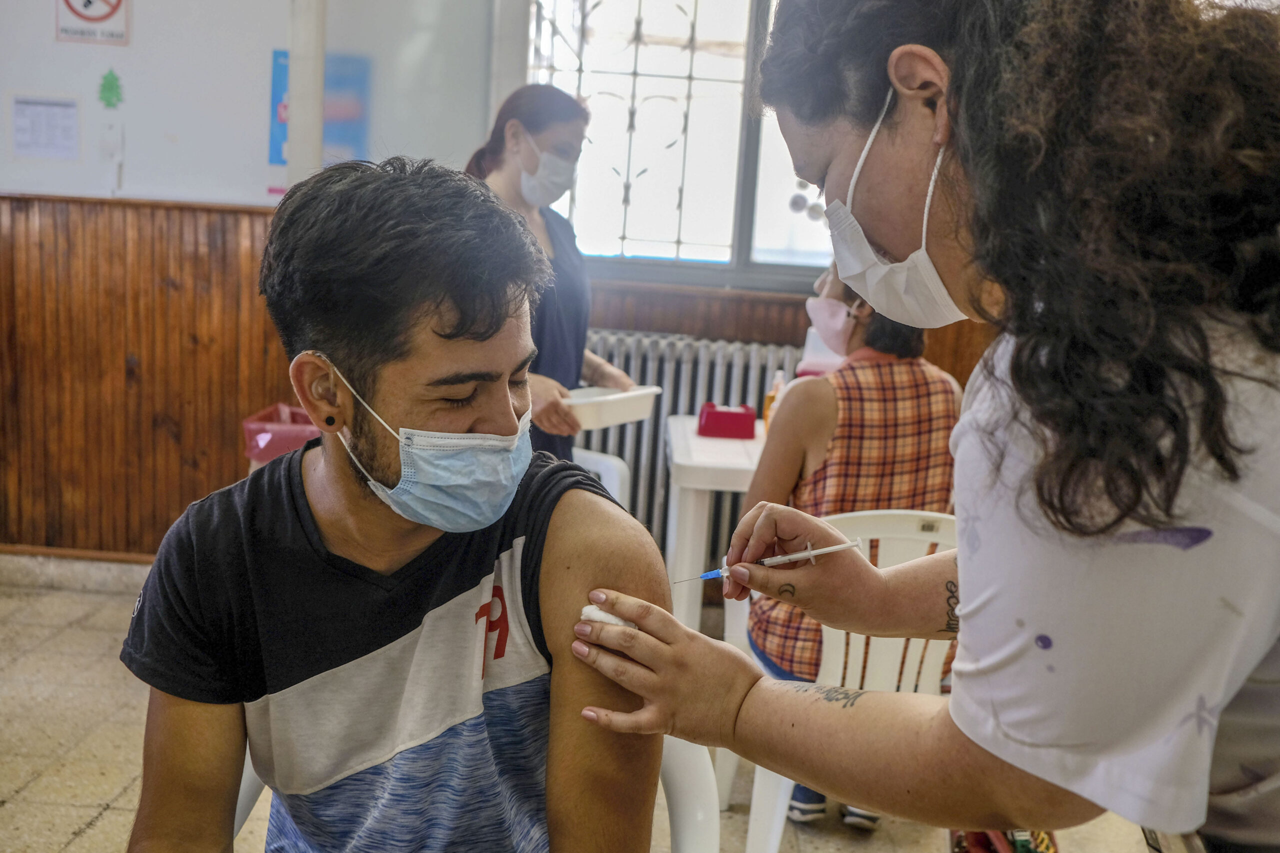 La OMS autorizó la elaboración de la vacuna AstraZeneca en Argentina