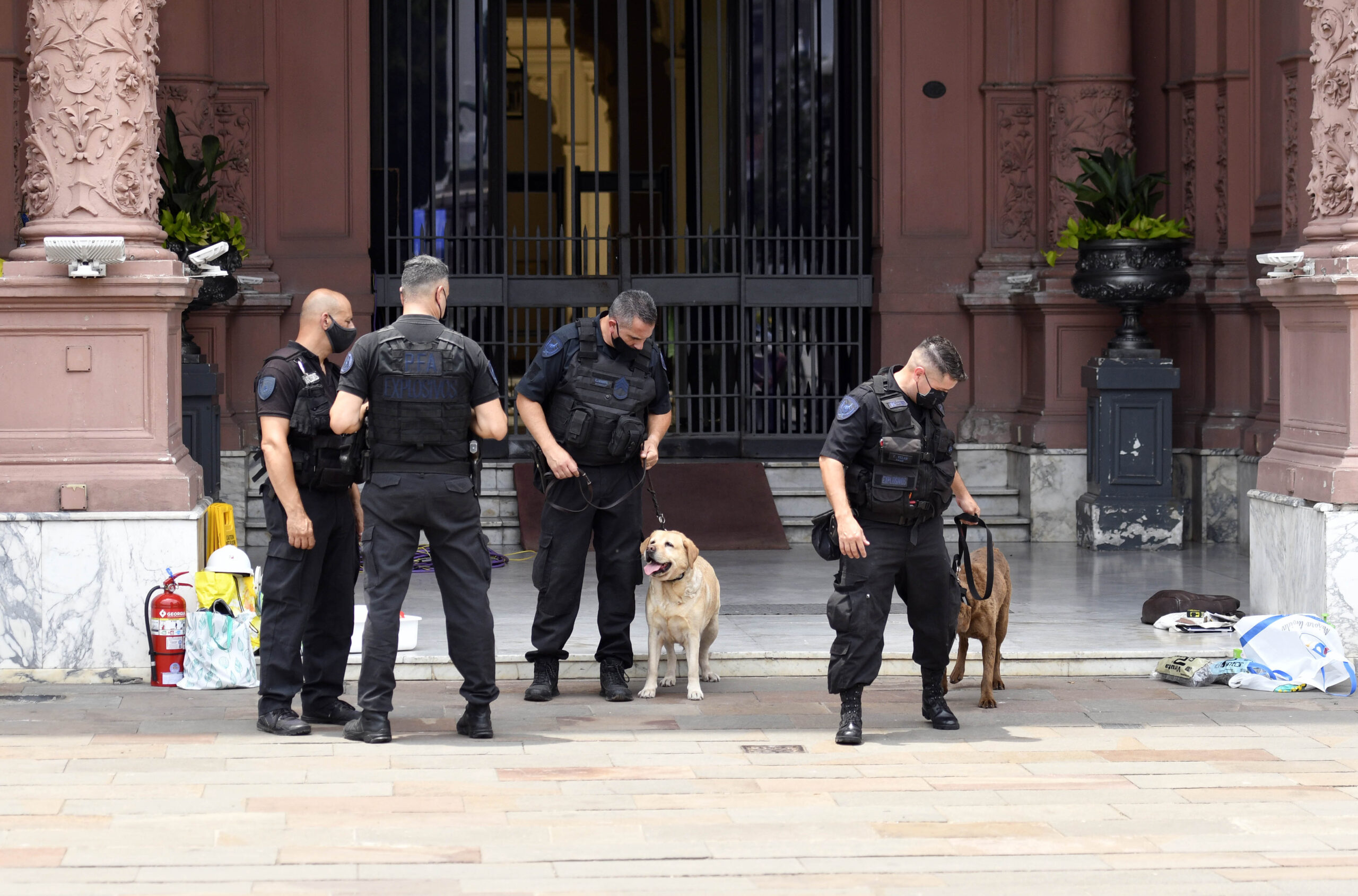 AMENAZA DE BOMBA: PFA inspeccionó en la Casa Rosada