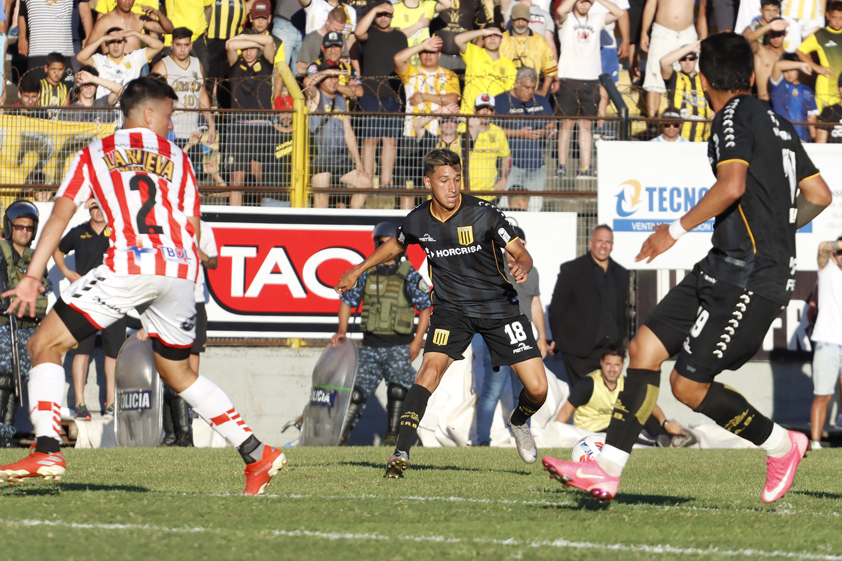 Almirante Brown – Barracas Central: Brown va por la clasificación a la final del reducido