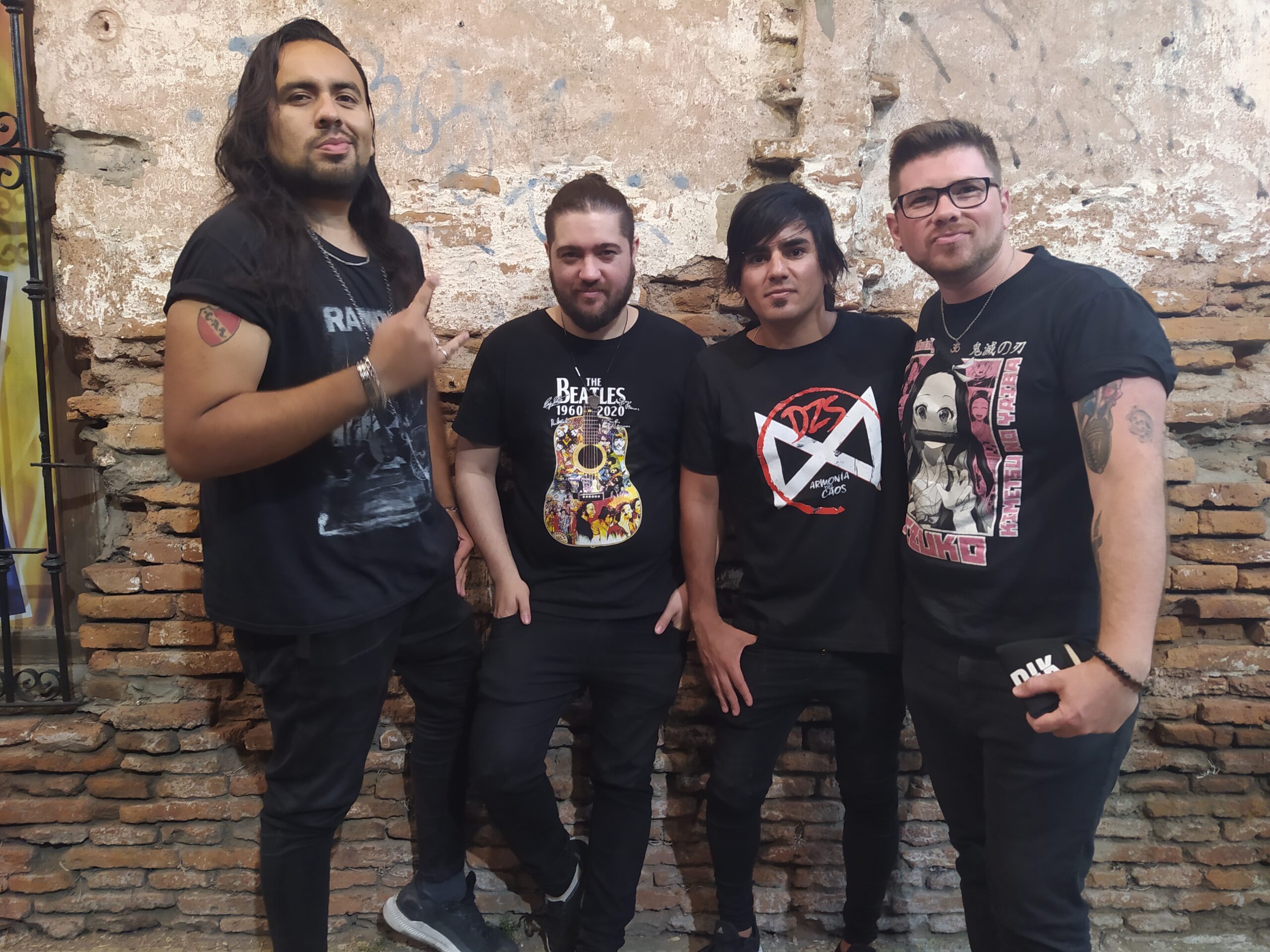 Dik: “Qué hacemos para descontracturarnos? Hacemos música” (Entrevista)