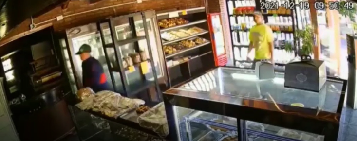 Villa Luzuriaga: Asaltaron una panadería a dos cuadras de la comisaría (Vídeo)