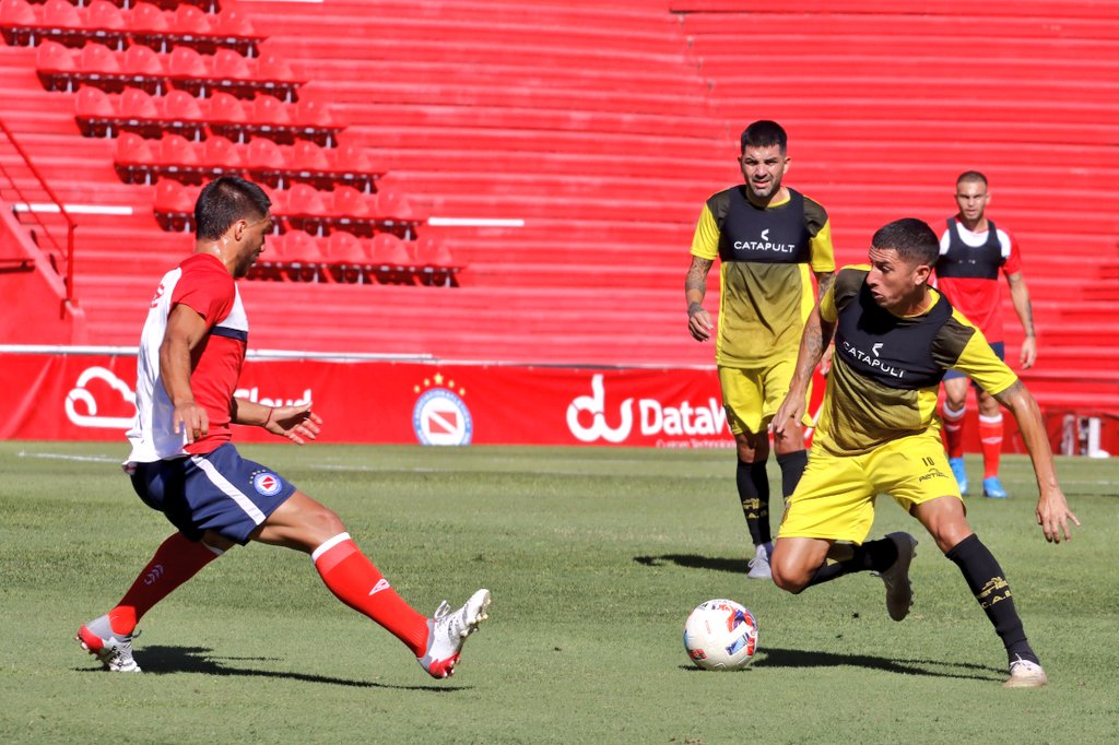 AMISTOSOS ALMIRANTE BROWN: Una derrota y un empate frente a Argentinos Jr.