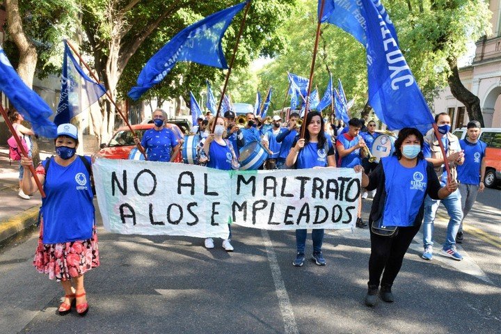 Trabajadores de Nueva Chicago reclaman su sueldo: “Lo que ofrecieron es una falta de respeto”