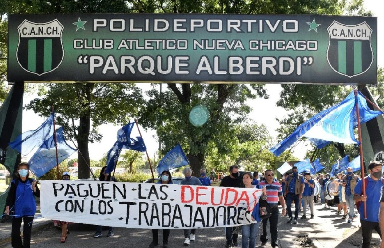 Nueva Chicago, en conflicto con sus trabajadores: “No alcanzan los ingresos, tenemos un exceso de empleados”