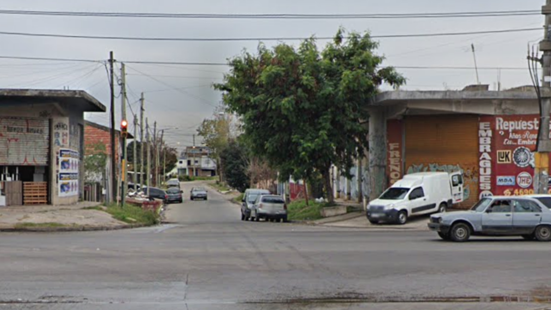 VILLA LUZURIAGA: Intentaron robar a un policía mientras estacionaba el auto