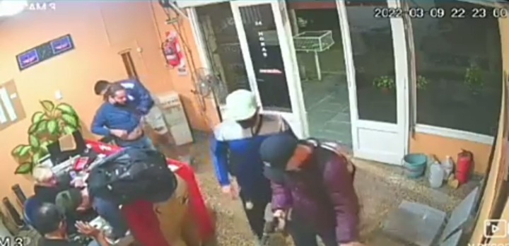 VILLA MADERO: Una remisería sufrió un violento robo (Video)